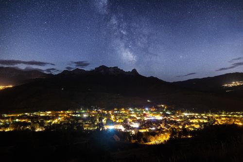 Barcelonnette sous les étoiles : © E. Juppeaux