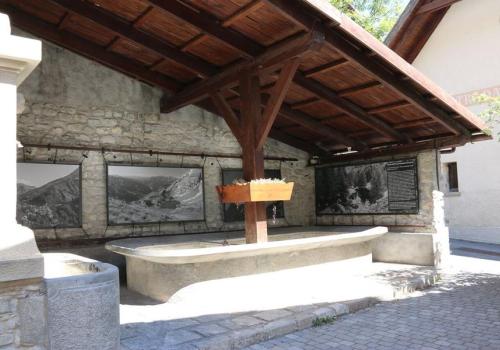 Exposition au Lavoir  "Retour en arrière pays" de Gilbert Charles_Entraunes - Exposition au Lavoir  "Retour en arrière pays" de Gilbert Charles_Entraunes