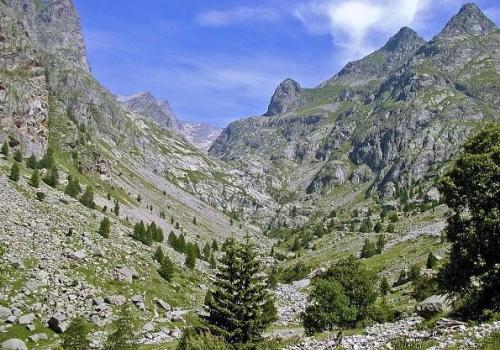 L'histoire du Mercantour de la Réserve royale de chasse au Parc national_Saint-Étienne-de-Tinée - Près du pont du Countet dans la vallée de la Gordolasque.