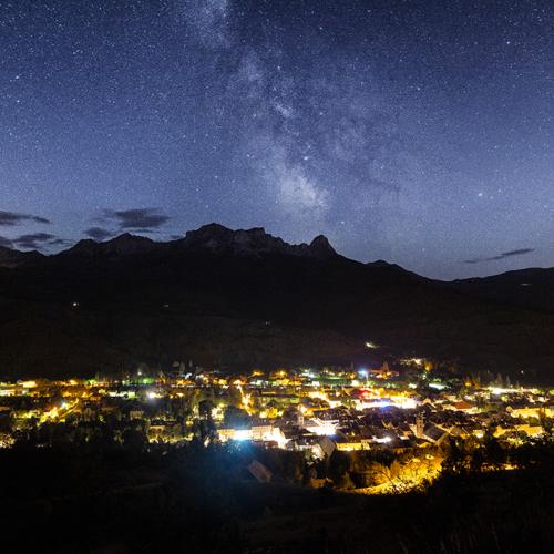 Barcelonnette sous les étoiles : © E. Juppeaux