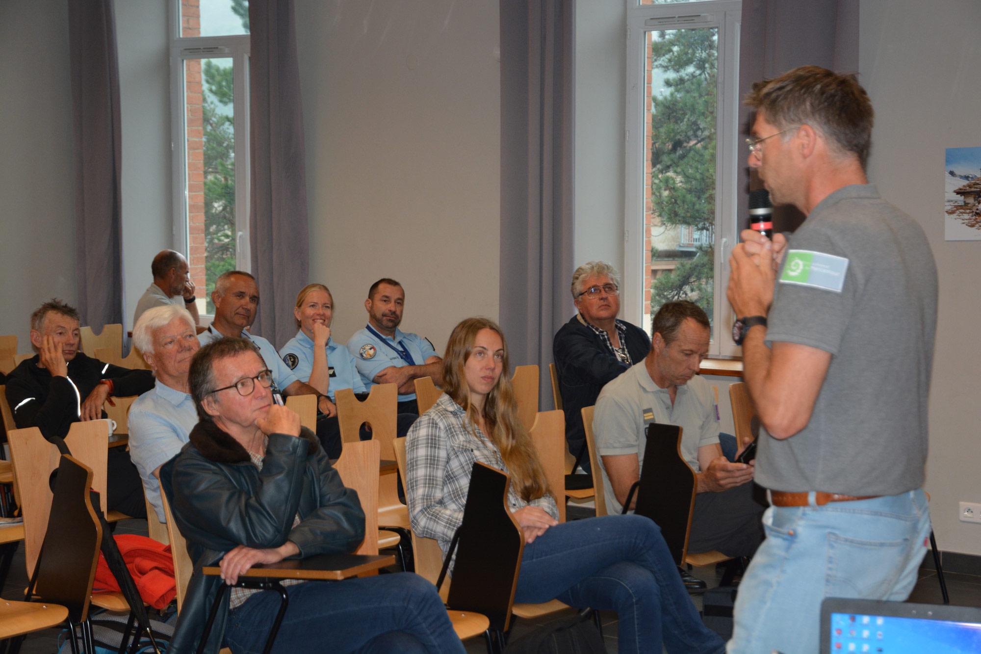 Une journée de sensibilisation et de formation aux enjeux de biodiversité et à la réglementation de survol des parcs nationaux © F. Breton / PnM
