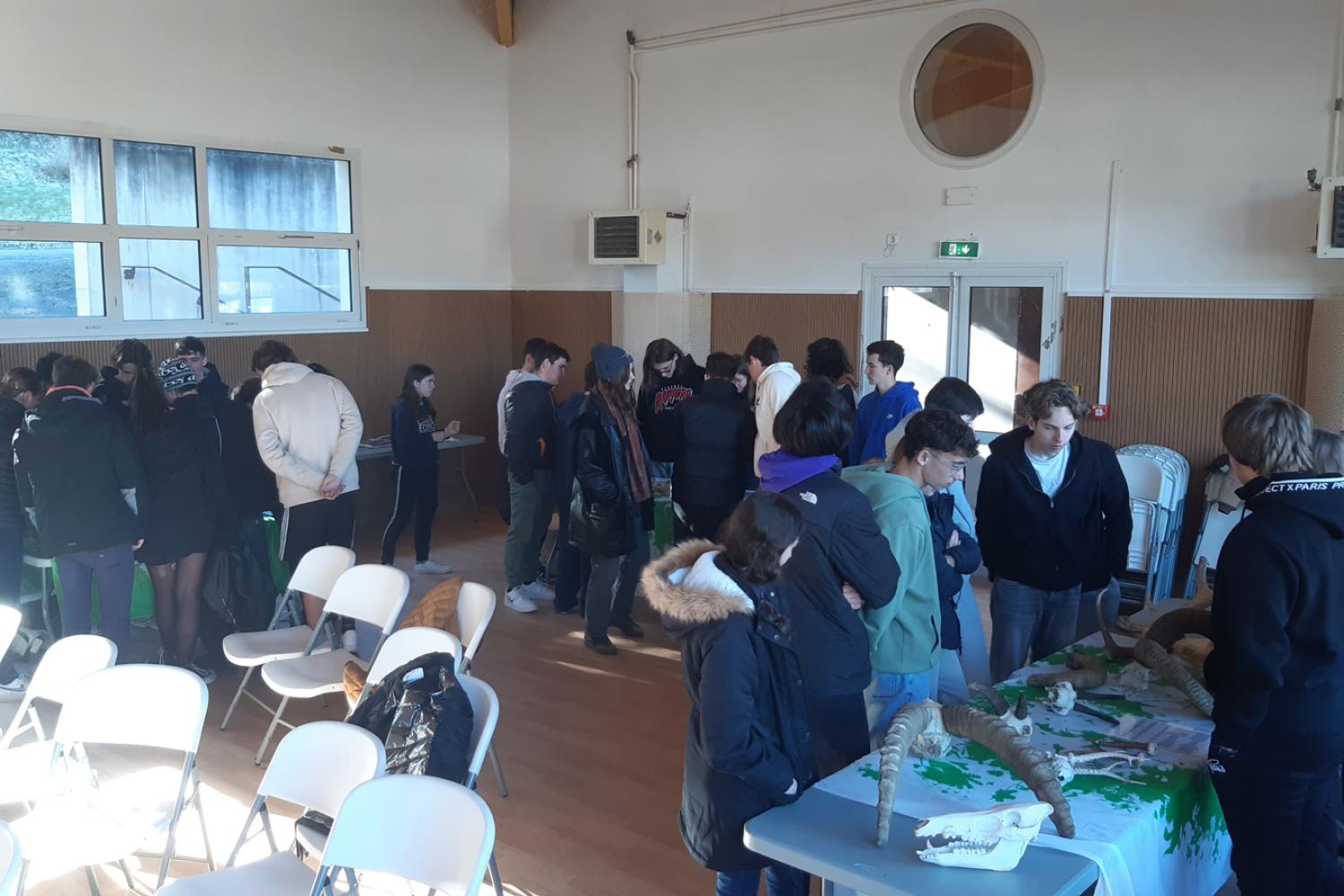 Ateliers nature pour les élèves du lycée agricole de Carmejane © B. Gineste / PnM