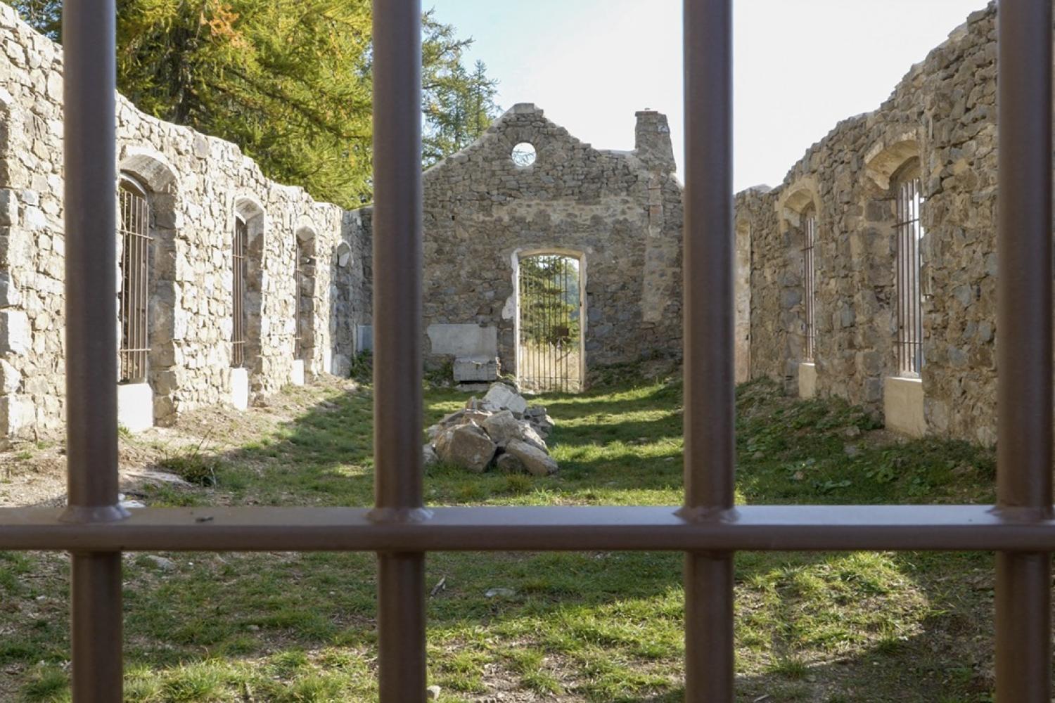 Visite des travaux de sécurisation et de valorisation du bâti fortifié sur le massif de l’Authion © C. Filliol