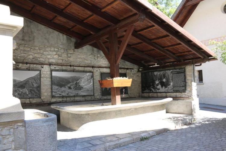Exposition au Lavoir  "Retour en arrière pays" de Gilbert Charles_Entraunes