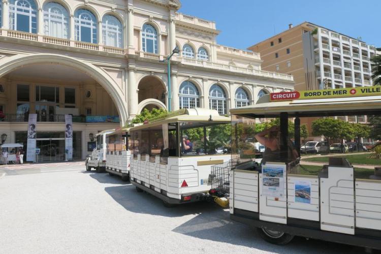 Salon du Tourisme et des Loisirs 2026_Menton - Le petit train devant le palis de l'Europe