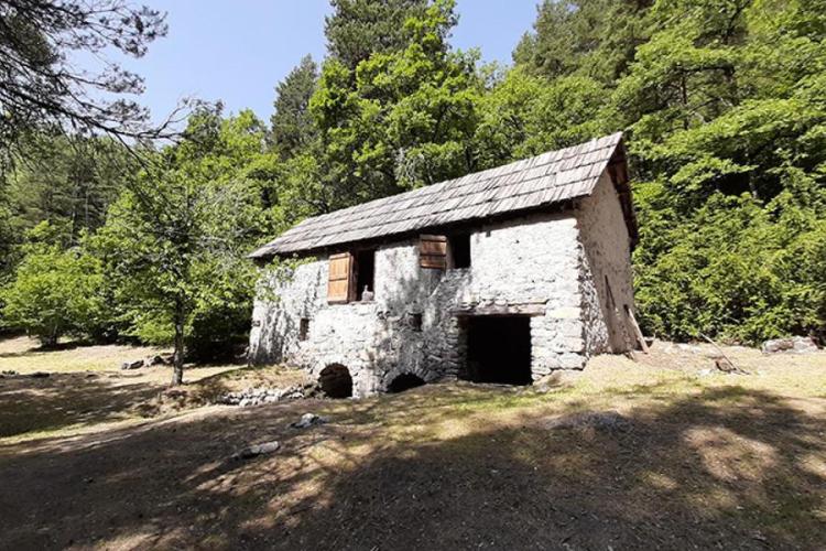 Autour du moulin de la Barlatte_Châteauneuf-d'Entraunes